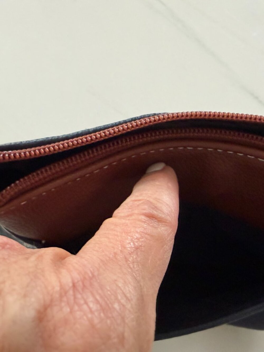 Tommy Hilfiger Navy Blue & Brown Crossbody Bag Gold Logo Crossbody Purse - Picture 13 of 13